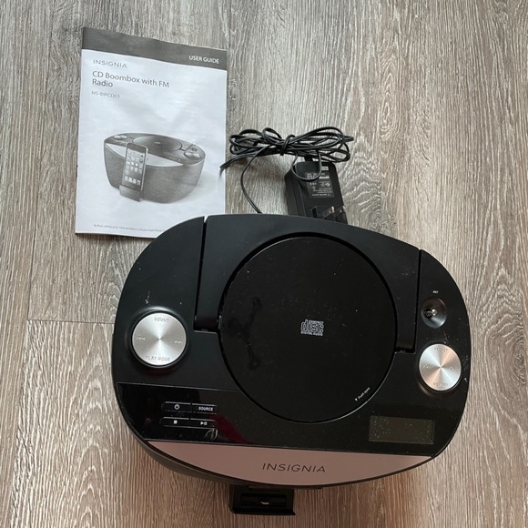 EUC “Insignia” CD BoomBox With FM Radio & Dock4 iPhone; User & Quick Setup Guide - Picture 3 of 17